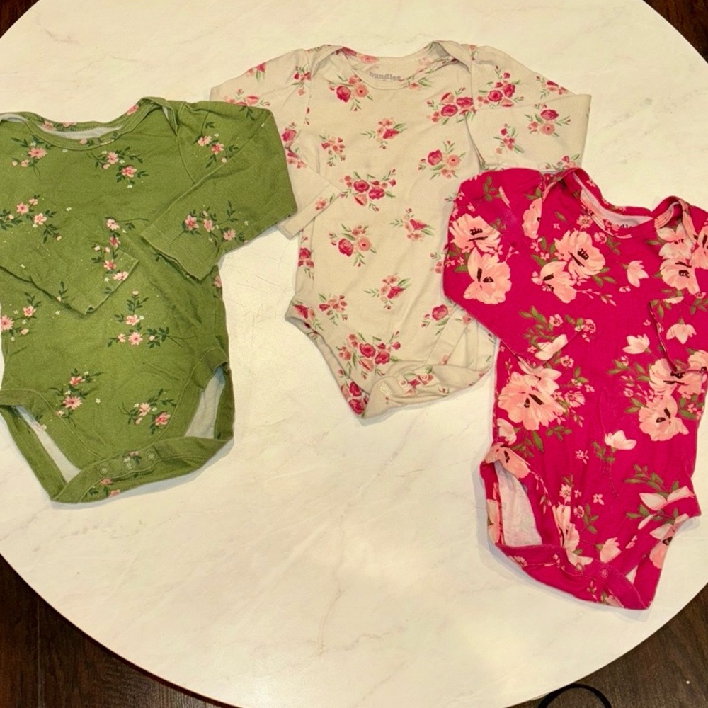 Bundles Baby Pieces 18-24M onesie